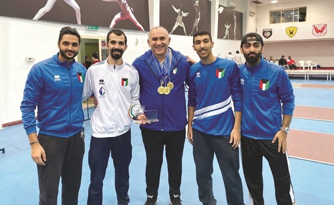 لقطة لأبطال منتخب الكويت للمبارزة