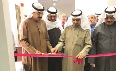 قص شريط الافتتاح
