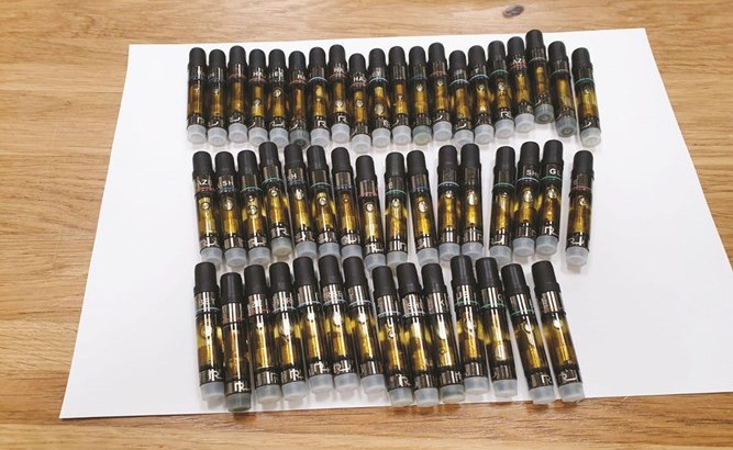 الامبولات التي ضبطت مع اوروبي قادم من بريطانيا