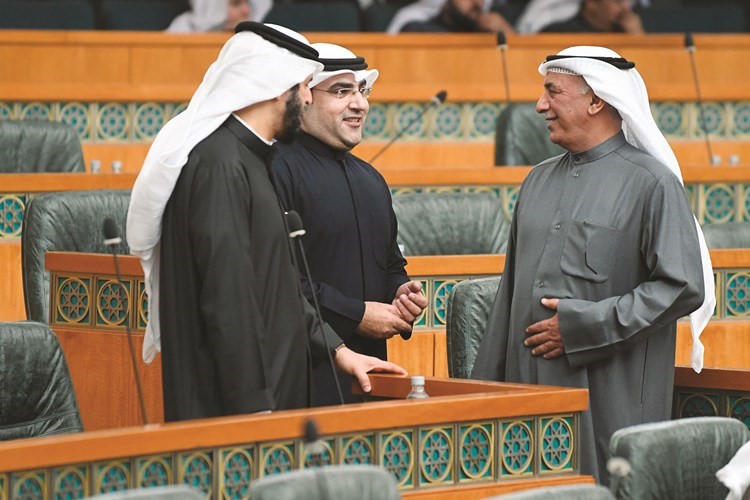شعيب المويزري ود.عبدالكريم الكندري ود.عادل الدمخي﻿