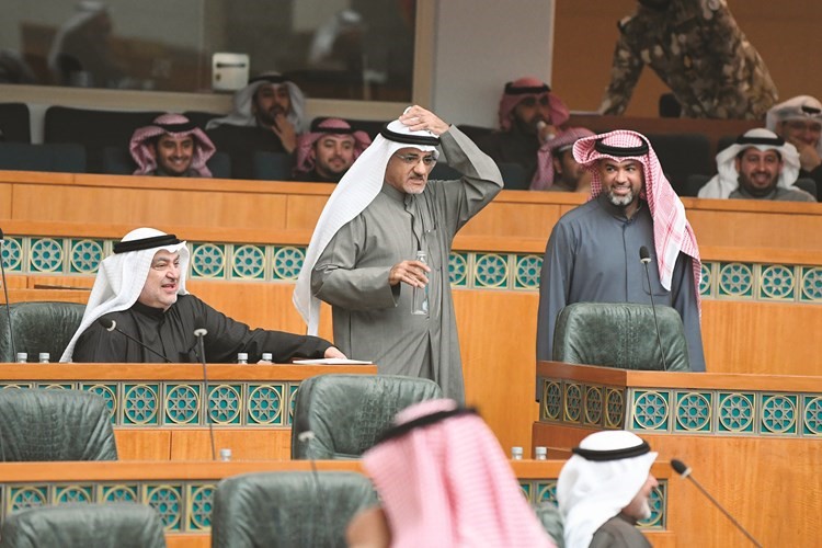 عمر الطبطبائي ود.خليل عبدالله وخليل الصالح﻿