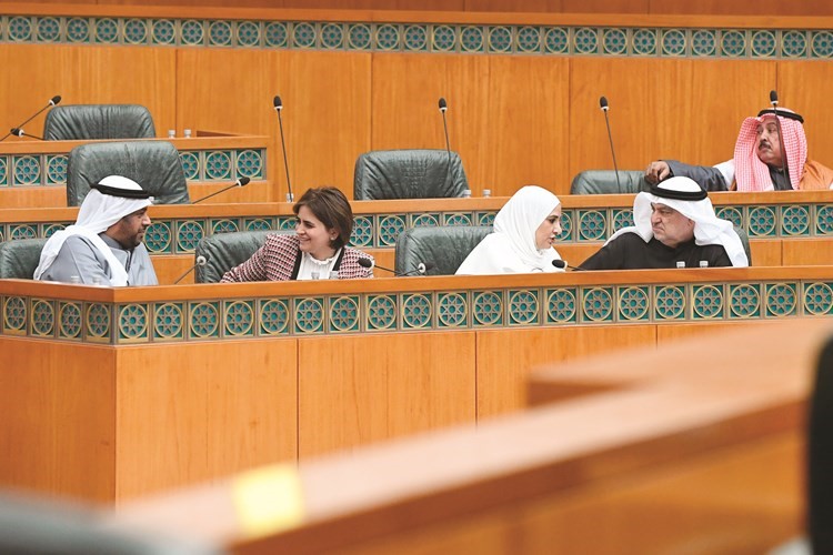 خليل الصالح ومريم العقيل ود.غدير اسيري والشيخ أحمد المنصور﻿