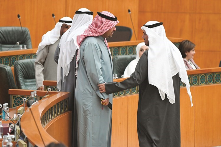 ناصر الدوسري وأنس الصالح خلال الجلسة﻿