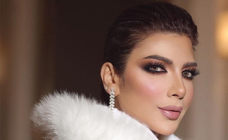 بالفيديو.. ردة فعل الفنانة "أصالة" بعدما أشاد معجب بـ "فستانها"!