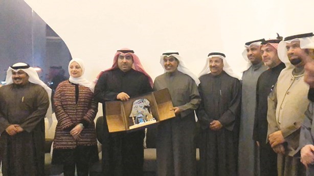 أسامة العتيبي مكرما فهد الشعلة