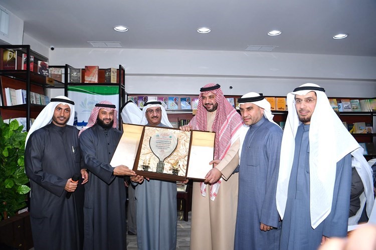 تكريم الشيخ مبارك العبدالله بحضور عبدالله الكندري وعبدالله فهاد ود.محمد العوضي ومحمد الثنيان