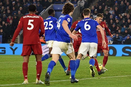 ليفربول يقسو على ليستر ويبتعد 13 نقطة في الصدارة