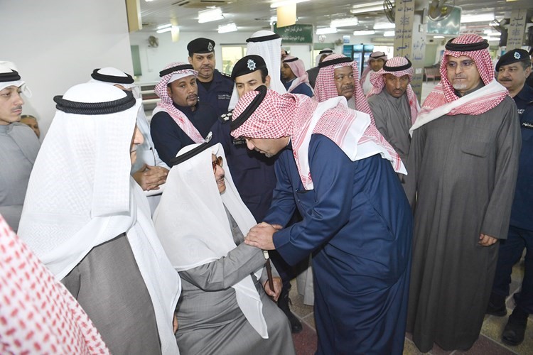 وزير الداخلية أنس الصالح يقدم التعازي لاسرة اللواء عبداللطيف الثويني بمقبرة الصليبخات