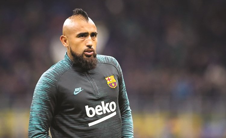 فيدال «خربها» مع برشلونة