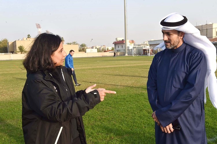 الشيخة نورا الصباح متحدثة للزميل هادي العنزي