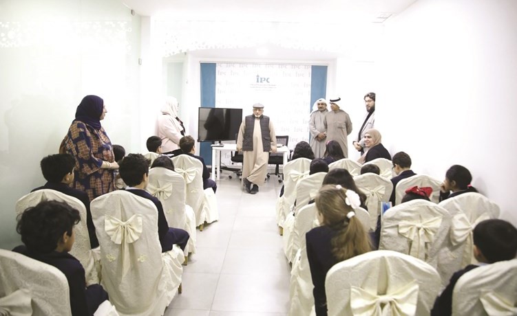 فريد العوضي خلال كلمته للطلاب
