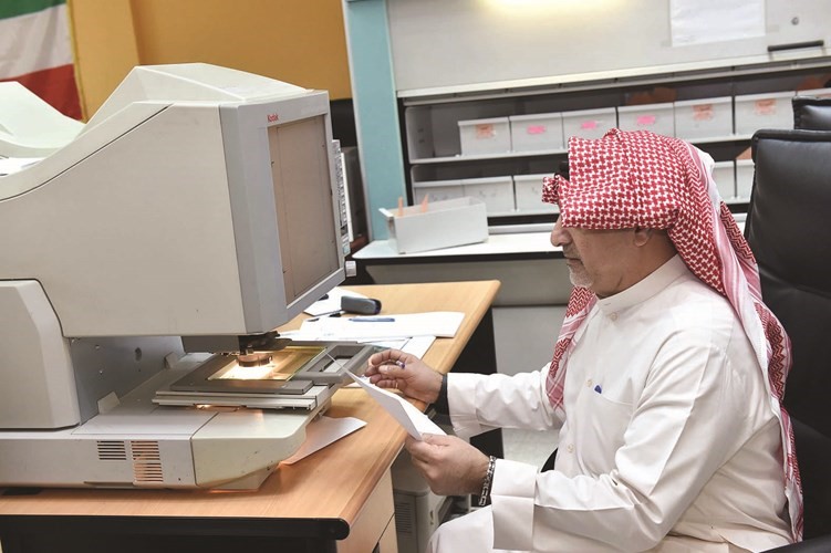 استخراج بلاغات الولادة القديمة والحديثة من الميكروفيلم