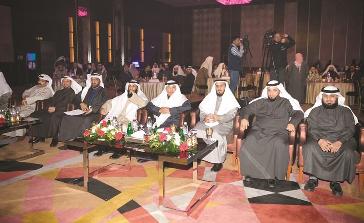 م.داود العسعوسي ووليد العمار ومحمد العليم وعبدالله الشاهين وعدد من الحضور خلال الملتقى(محمد هاشم)