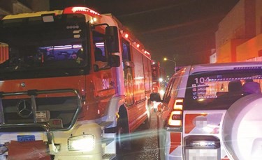 آليات الأطفاء خلال تعاملها مع حريق اليرموك
