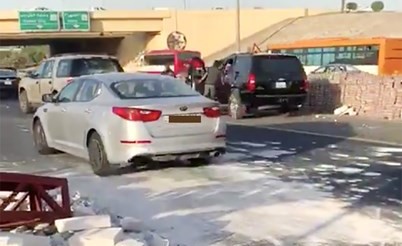 بالفيديو.. عرقلة حركة السير على «الرياض» لتجاهل تنبيهات مرور الشاحنات