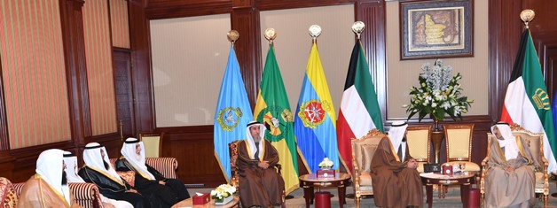 سمو امير البلاد يستقبل رئيس واعضاء جمعية احياء التراث الاسلامي
