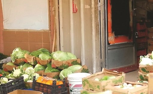 جانب من الخضراوات والفواكه المصادرة في الجليب