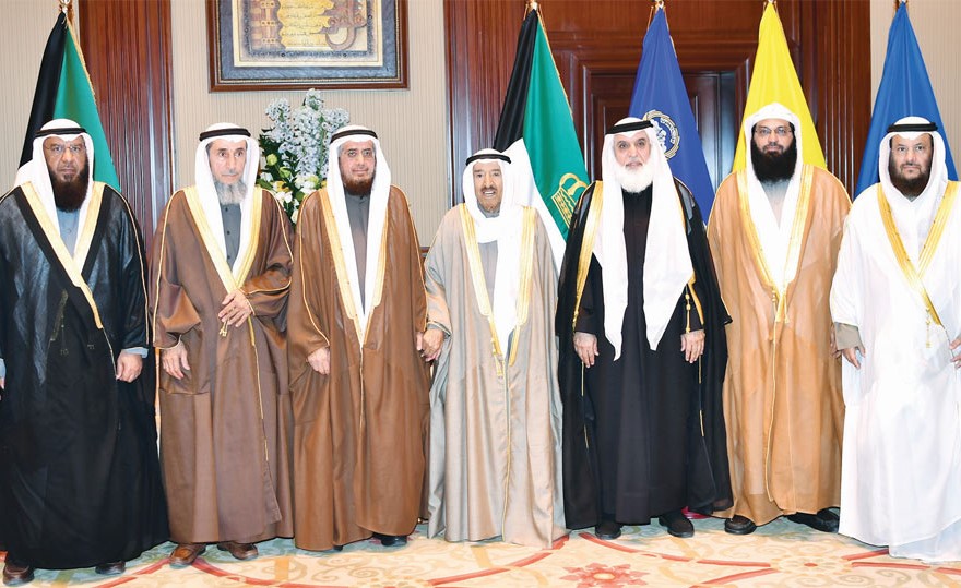 صاحب السمو الأمير الشيخ صباح الأحمد خلال استقباله رئيس وأعضاء جمعية إحياء التراث الإسلامي