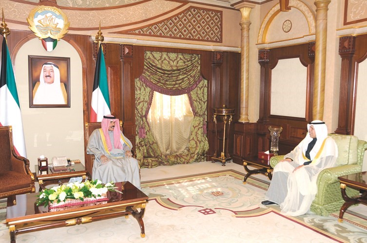سمو ولي العهد الشيخ نواف الأحمد مستقبلا سفيرنا لدى المغرب عبداللطيف اليحيا