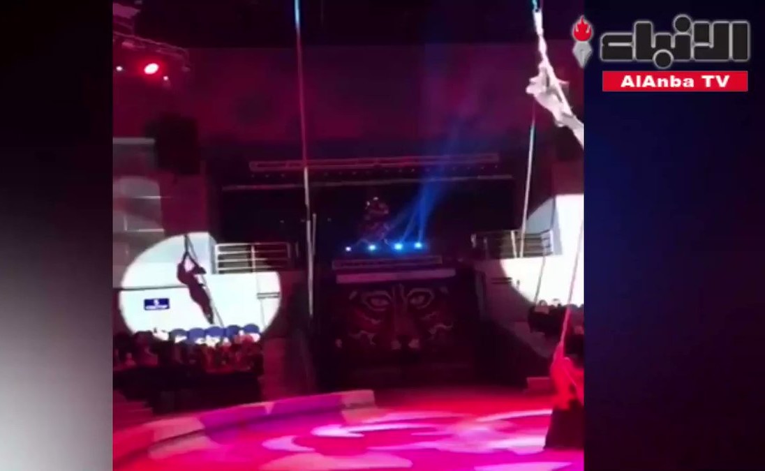 بالفيديو.. العرض الأخير.. نهاية مروعة للاعبة سيرك أمام أعين المتفرجين
