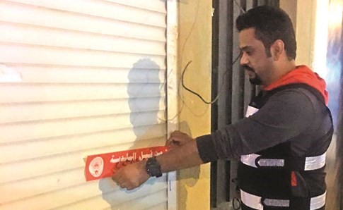 إغلاق أحد المحلات المخالفة
