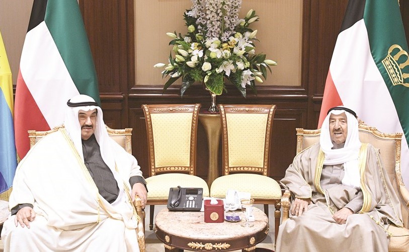 صاحب السمو الأمير الشيخ صباح الأحمد خلال استقباله سمو الشيخ ناصر المحمد