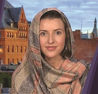 المغنية الأميركية جنيفر غراوت التي أعلنت إسلامها ترتل سورة الفاتحة
