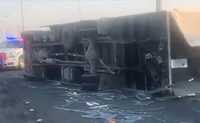 الشاحة وقد انقلبت على طريق الملك فهد