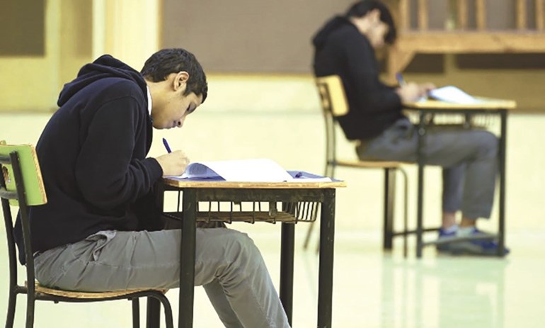 أحد الطلبة في اختبار اللغة العربية﻿