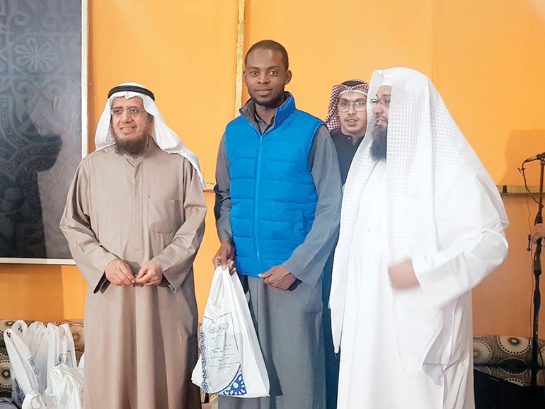  م.طارق العيسى ود.فرحان الشمري أثناء تفقد أحد المشاريع