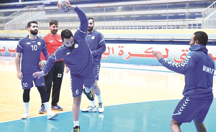 جانب من تدريبات أزرق اليد﻿