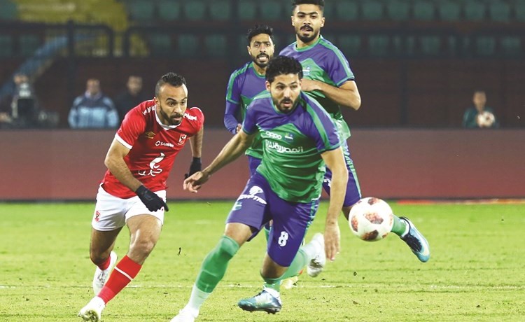 الأهلي يعبر المقاصة ويحافظ على صدارته