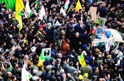 حشود في تشييع سليماني والمهندس ..بعد غارة ليلية جديدة والتحالف الدولي يقلص عملياته العسكرية في العراق