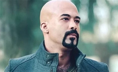 شاهد.. صورة نادرة لـ هيثم أحمد زكى وجدته والدة الراحلة هالة فؤاد