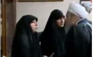 بالفيديو.. ابنة قاسم سليماني تسأل الرئيس الإيراني حسن روحاني من سينتقم لأبي؟
