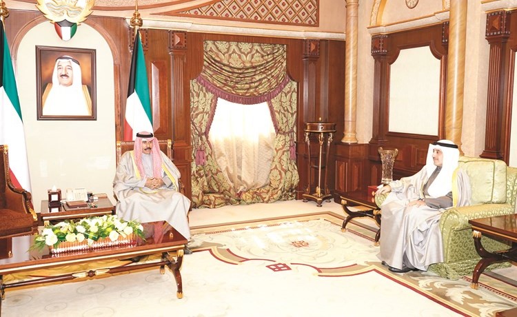 سمو ولي العهد الشيخ نواف الأحمد مستقبلا الشيخ د.أحمد ناصر المحمد