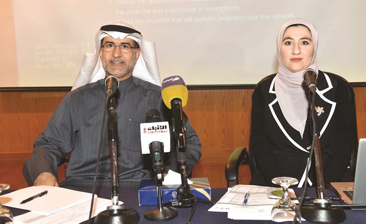 د.عيسى الانصاري وفوزية العلي في المؤتمر الصحافي	(متين غوزال)