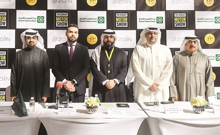 أسامة بستكي مع يوسف الرويح وعاهد العيسى وحمد مطر واسماعيل صديق خلال المؤتمر الصحفي