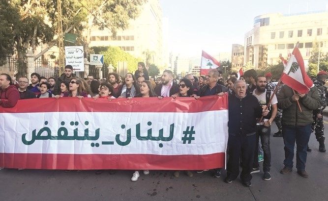مسيرة (جامعات لبنان تنتفض) امام المجلس النيابي للمطالبة باستقلالية القضاء	 (محمود الطويل)