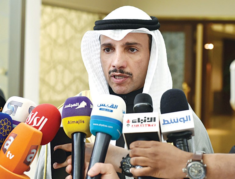 الرئيس مرزوق الغانم متحدثا للصحافيين (ريليش كومار)