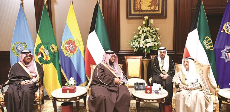 صاحب السمو الأمير الشيخ صباح الأحمد مستقبلا صاحب السمو الملكي الأمير تركي بن محمد بن فهد بحضور الأمير سلطان بن سعد