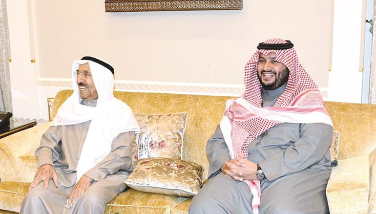 صاحب السمو الأمير والأمير تركي بن محمد خلال مأدبة الغداء