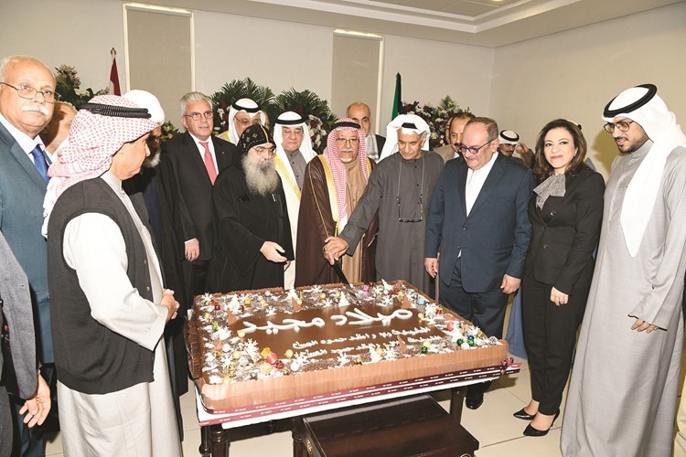  وزير شؤون الديوان الأميري والقمص بيجول الأنبا بيشوي والمستشارة نادين مراد والسفير هشام عسران وعدد من الحضور