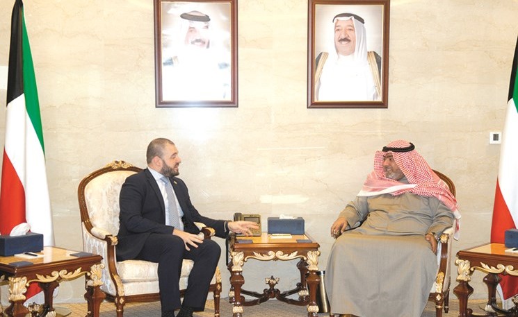 الشيخ ثامر العلي مستقبلا السفير كريستيان تيودور
