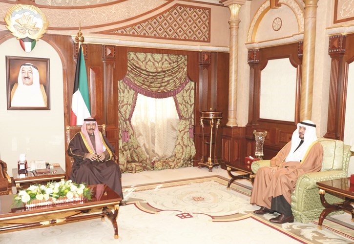 سمو ولي العهد مستقبلا سفيرنا لدى الهند جاسم الناجم