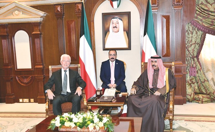 سمو ولي العهد الشيخ نواف الاحمد مستقبلا سفير المانيا