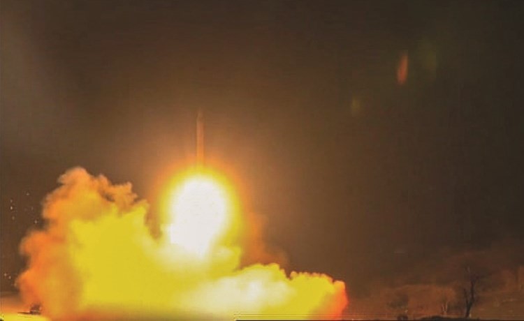 أحد الصواريخ الايرانية التي استهدفت قاعدتين اميركيتين في العراق	 (ا.ف.پ)