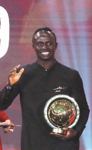 ماني «ملكاً لأفريقيا».. وغياب صلاح بين التساؤل والانتقاد!
