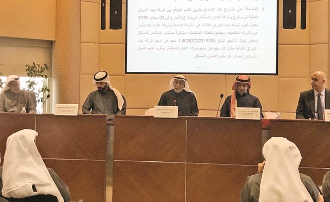 الغانم وبودي خلال عمومية الاندماج أمس