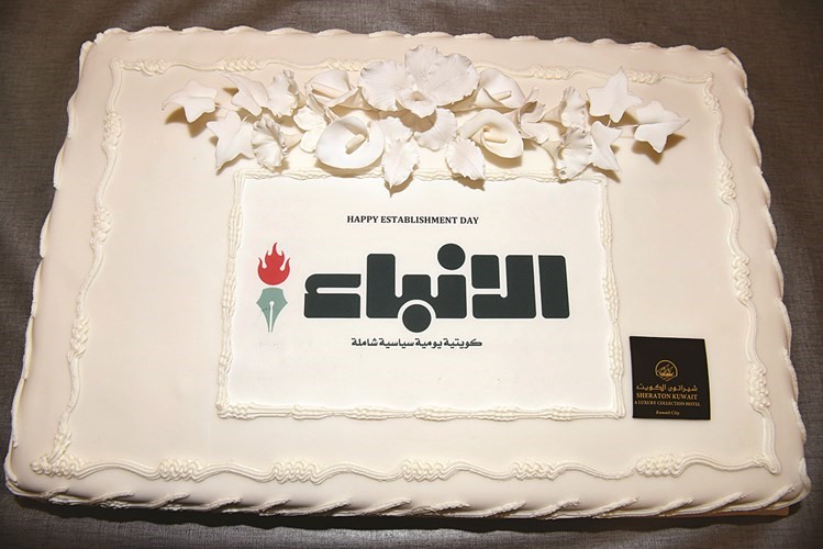 شيراتون الكويت وكيكة مع شعار الأنباء